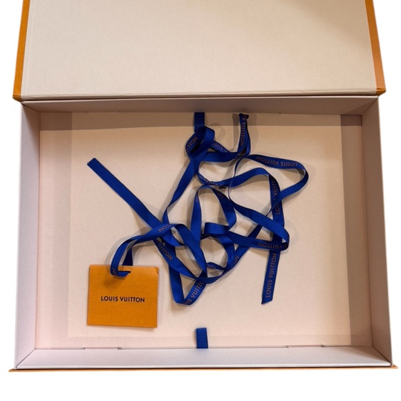 Louis Vuitton Box, LV Card & Ribbon - Picture 3 of 6